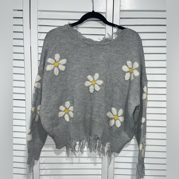 Forever21 Oversized Light Grey Daisy Destroyed Cropped Sweater NWT — Large - Picture 5 of 5